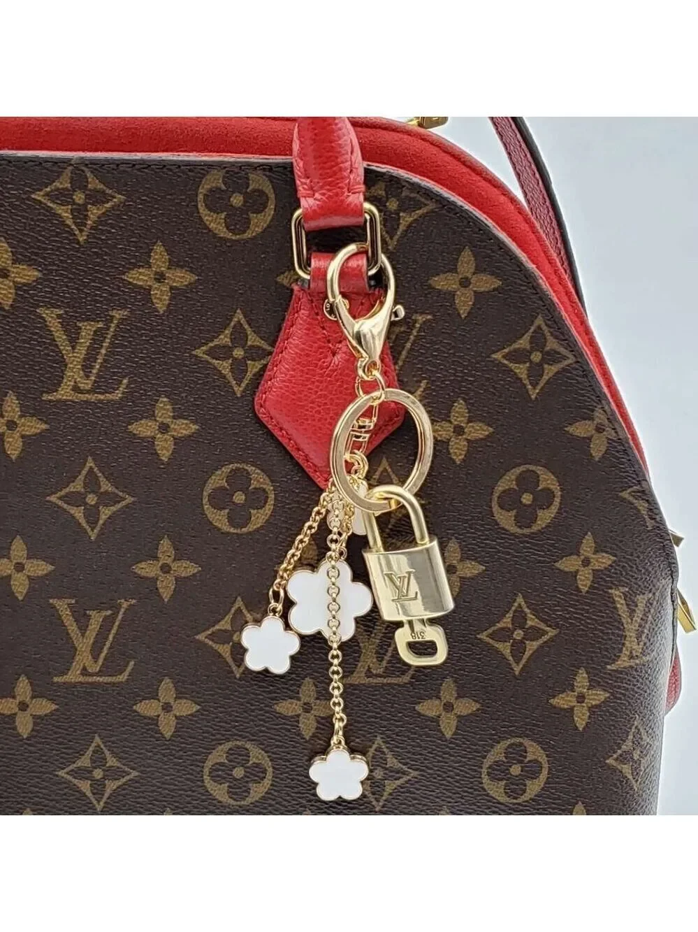 LV Gold Padlock Authentic 🔑 Luxury Bag Charm w/ Unbranded Flower Keychain